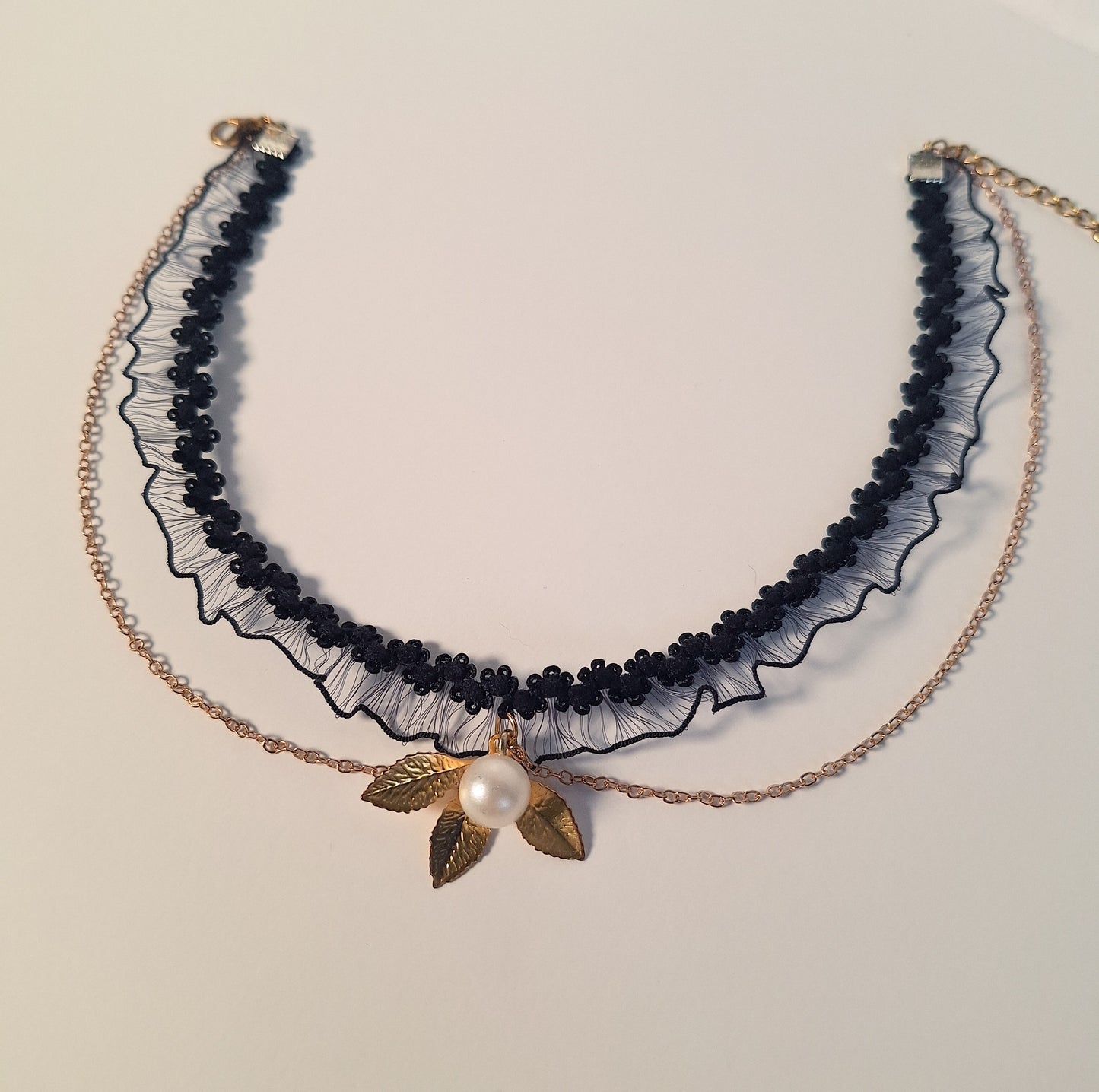 Elegant Lace & Leaf Choker